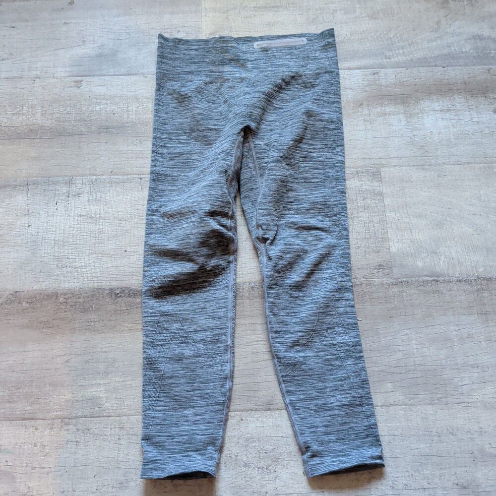 Under Armour Gray Space Dye Crop Compression Leggings Size Small Rear Zip Pocke